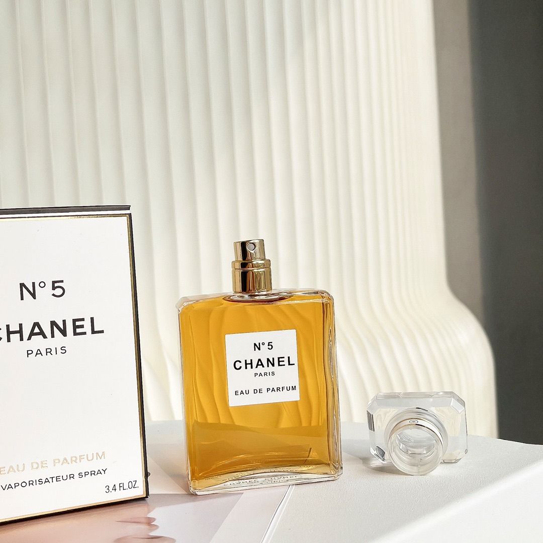 Dyrt På daglig basis Følge efter Chanel N°5 Eau de Parfum 100ml, 美容＆化妝品, 健康及美容- 香水＆香體噴霧- Carousell