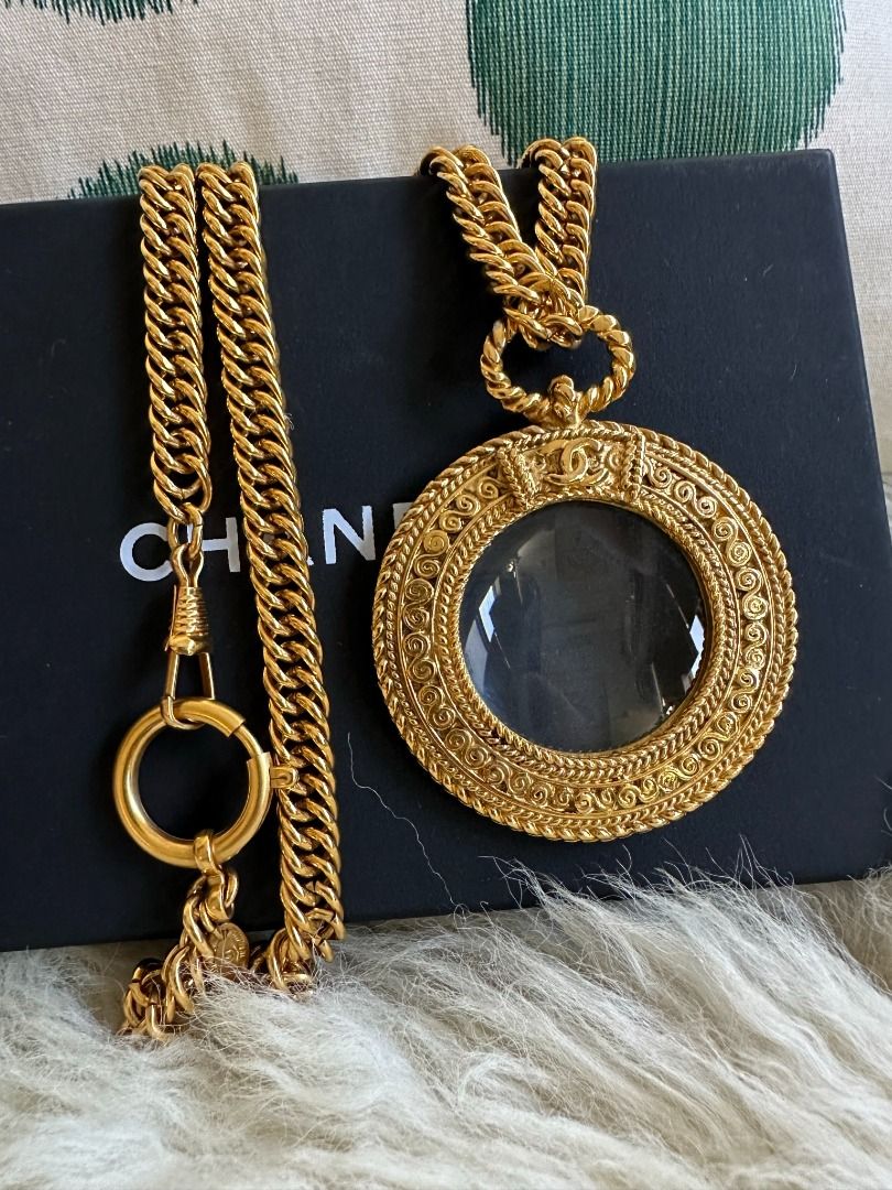 CHANEL Vintage 1980s Gold Loupe Logo Eyeglass Pendant With 