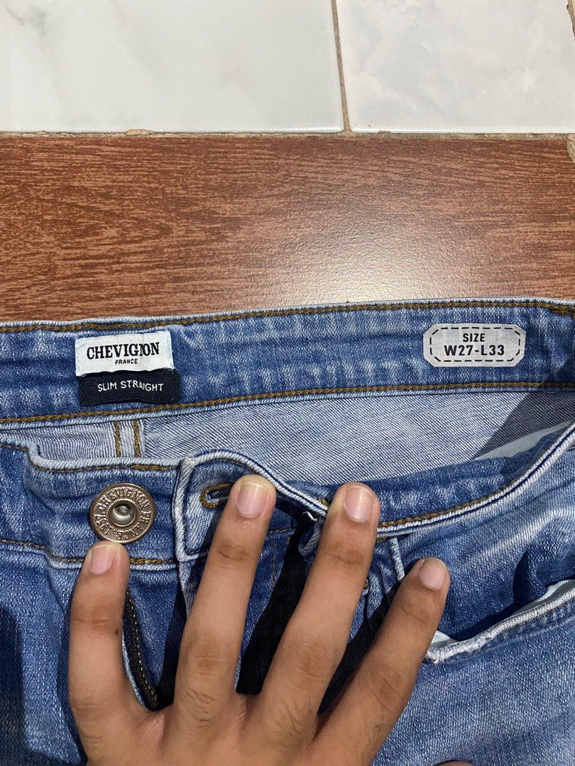 Chevignon Denim Skinny Jeans (Category: Jeans) located in Bulacan. Submitted by summrino (Listing ID 1237506583, Image 2). Description: CHEVIGNON LIGHT DENIM SKINNY PANTS WAIST: 27 LENGTH: 33 ₱350.