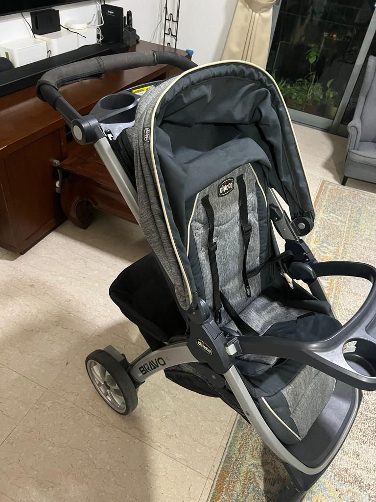 Chicco Bravo Stroller with Car seat, Babies & Kids, Going Out