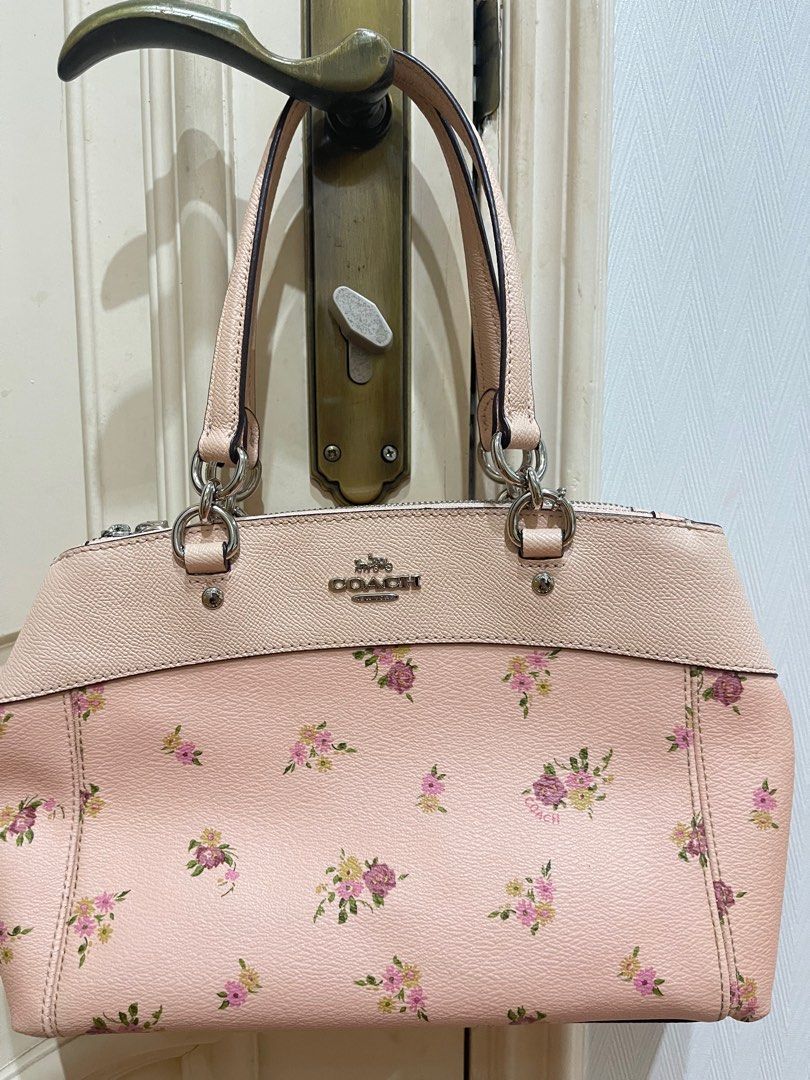 COACH (Category: Shoulder Bags) located in Seremban. Submitted by yinglina (Listing ID 1237439944, Image 3). Description: No nego. Lowest and cheap dy. Bought in USA. Used less than 5 times..
