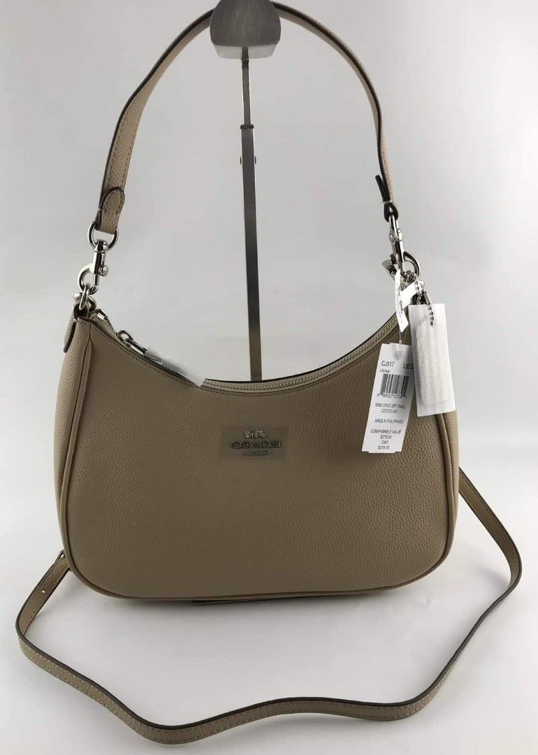 Coach Teri Hobo ( Khaki ) (Category: Luxury Bags & Wallets) located in Paranaque City. Submitted by aralofranco (Listing ID 1237448547, Image 2). Description: 2 way bag.