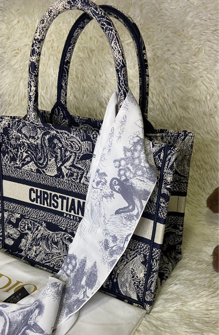 Dior Small Book Tote with Twilly and Bag Organiser, 名牌, 手袋及銀包- Carousell