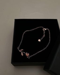 DISTANCE JEWELRY Rose Anklet