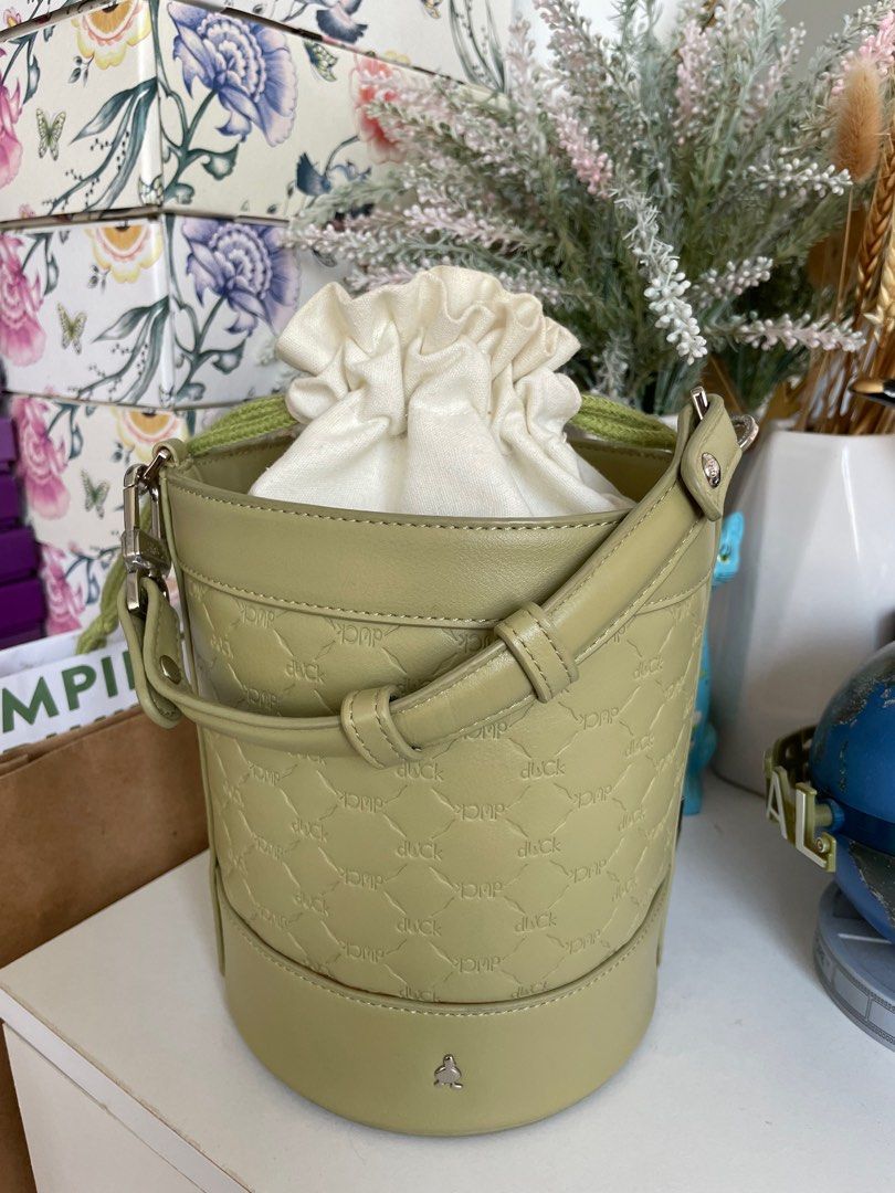 Duck bucket bag Women s Fashion Bags Wallets Shoulder Bags on