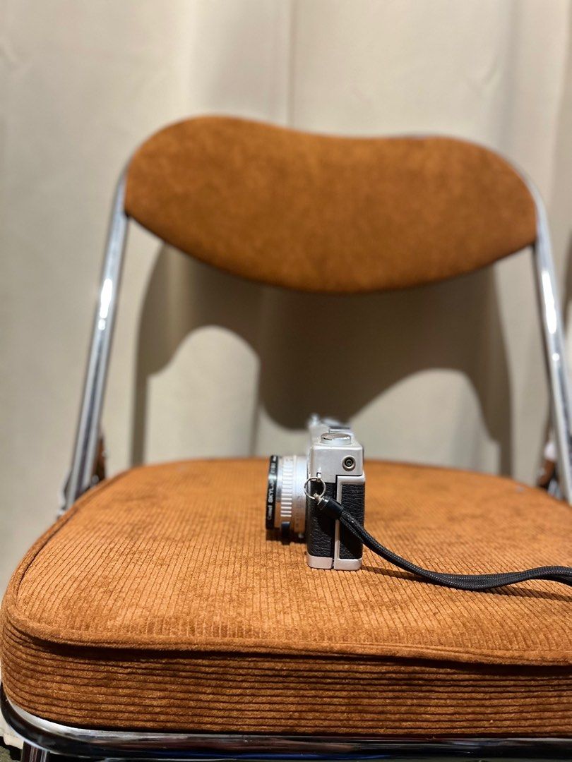 Film Camera Konica C35 (Category: Cameras) located in Rizal. Submitted by cyrillebee (Listing ID 1237372678, Image 2). Description: Working well, tested two times already. DM me for sample shots, Bought it for 3,500 I could go lowest as 2k as I operate maintenance cleaning in Quiapo. Rest assured it is working well and in good condition..