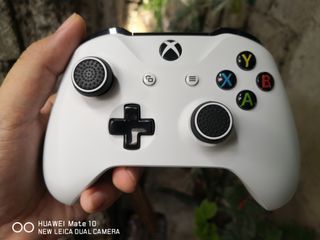 FOR SALE : XBOX ONE S/X Wireless Controller, COLOR: ROBOT WHITE, Pwede sa PC.