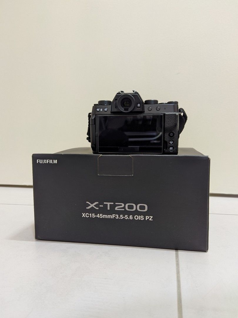 Fujifilm XT200 Mirrorless Camera, Photography, Cameras on Carousell