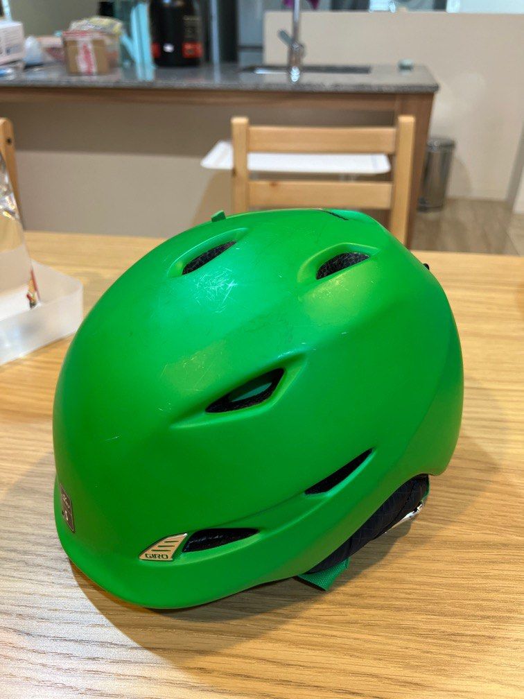 Giro youth hotsell ski helmet
