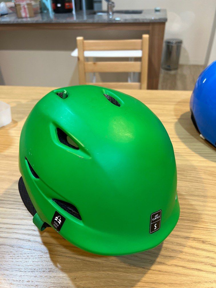 Giro youth helmet ski top