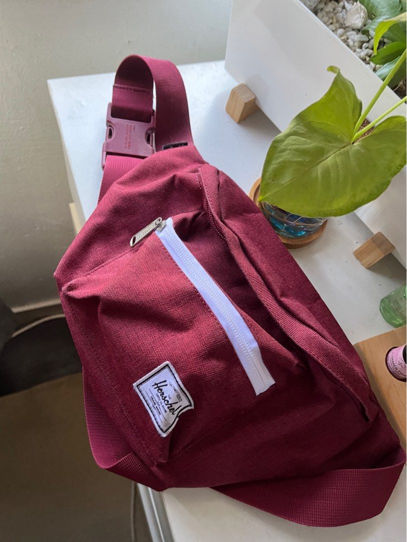 Pouch bag on sale herschel