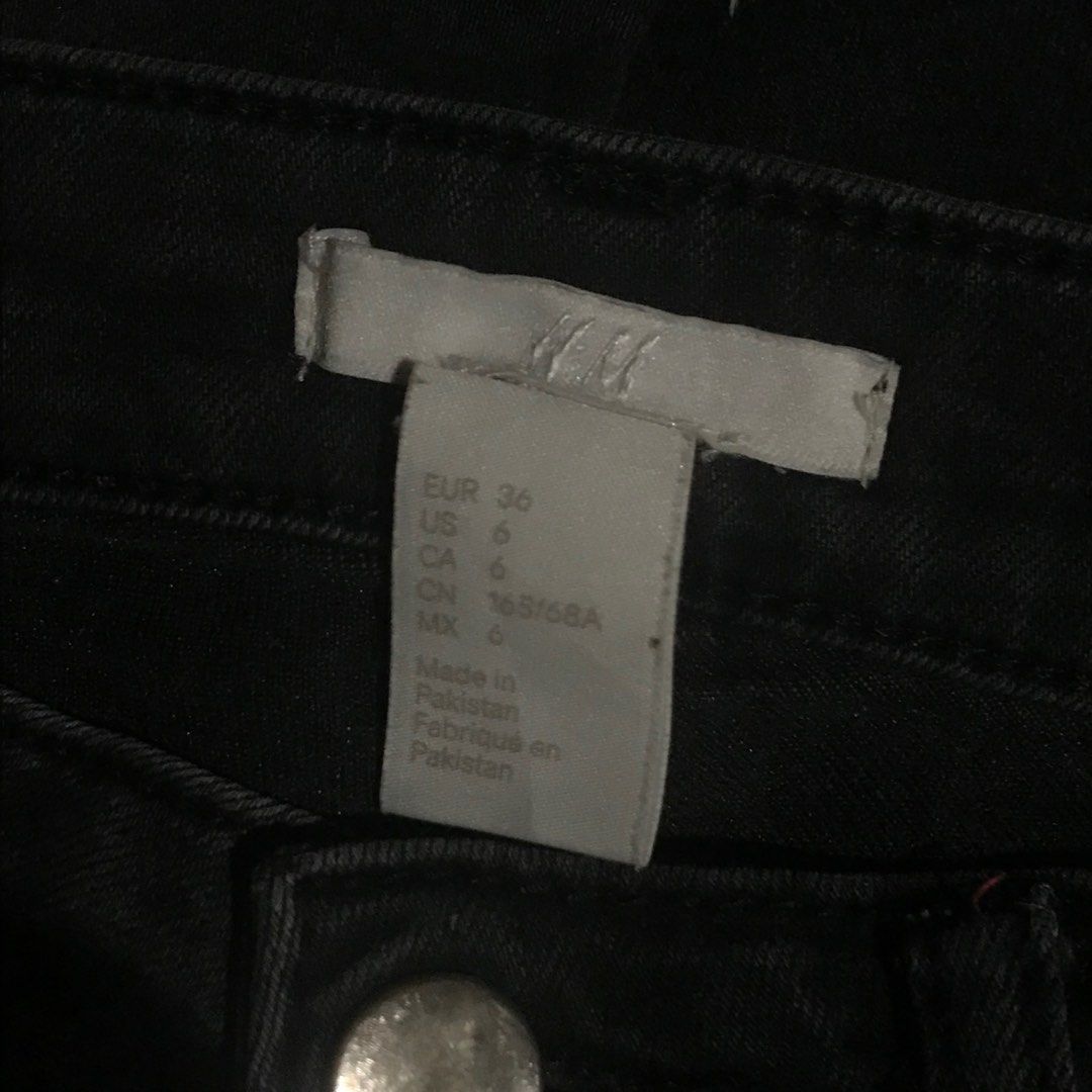 H&M Black Mom Jeans (Category: Jeans) located in San Juan City. Submitted by d3clutterz (Listing ID 1237433928, Image 3). Description: this was only used occasionally since it was too big for me. gcash payment only !! shippings via lalamove or j&t.