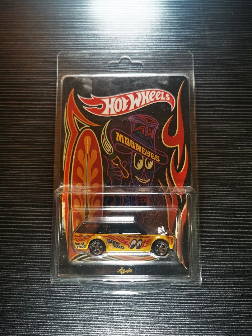 Hot wheels datsun wagon convention store