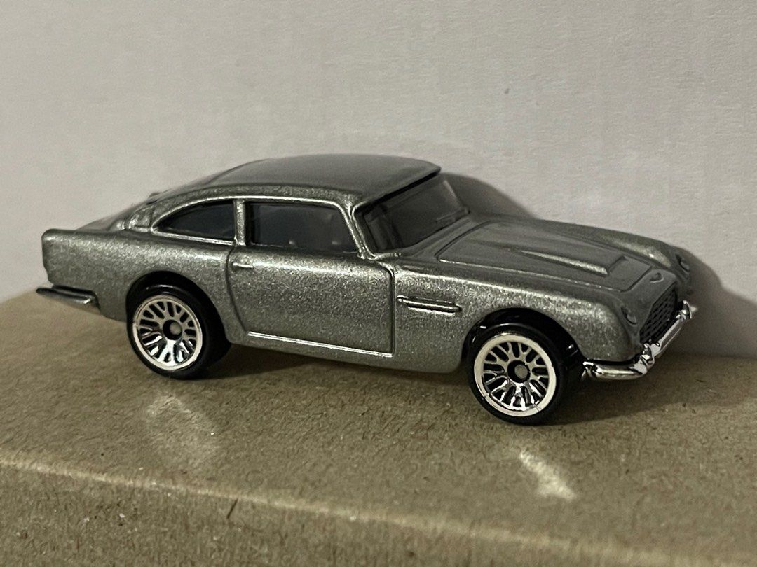 hot-wheels-aston-martin-dbs-from-2023-fast-furious-5pack-hobbies