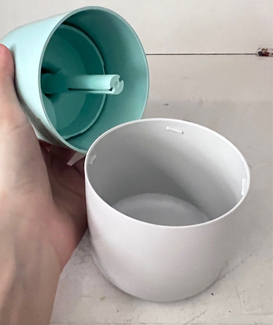 Humidifier (Category: Air Purifiers & Dehumidifiers) located in Singapore. Submitted by xtianyunx (Listing ID 1237391270, Image 4). Description: Not tested.