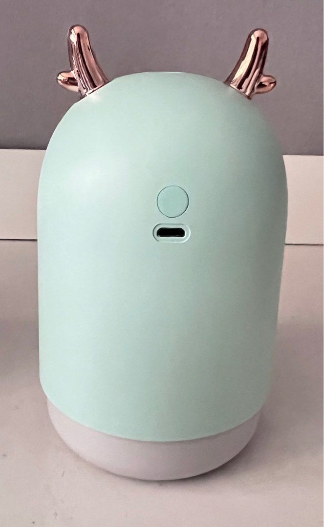 Humidifier (Category: Air Purifiers & Dehumidifiers) located in Singapore. Submitted by xtianyunx (Listing ID 1237391270, Image 3). Description: Not tested.