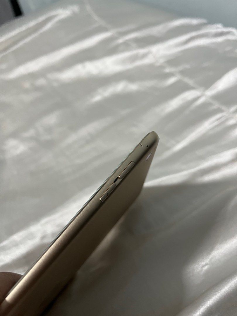 Ipad Mini 4 (Category: iPad) located in Singapore. Submitted by ameerabeaute (Listing ID 1237401438, Image 3). Description: Ipad Mini 4 16GB - Gold Lightly used by my daughter. Light dent (as per 3rd pic) For serious buyers only . Collect at Jurong West.