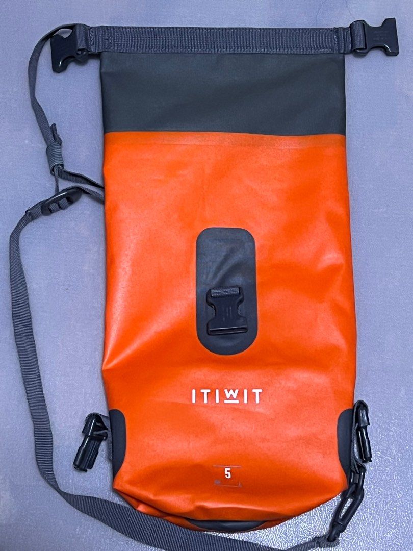 ITIWIT dry bag, Sports Equipment, Hiking & Camping on Carousell