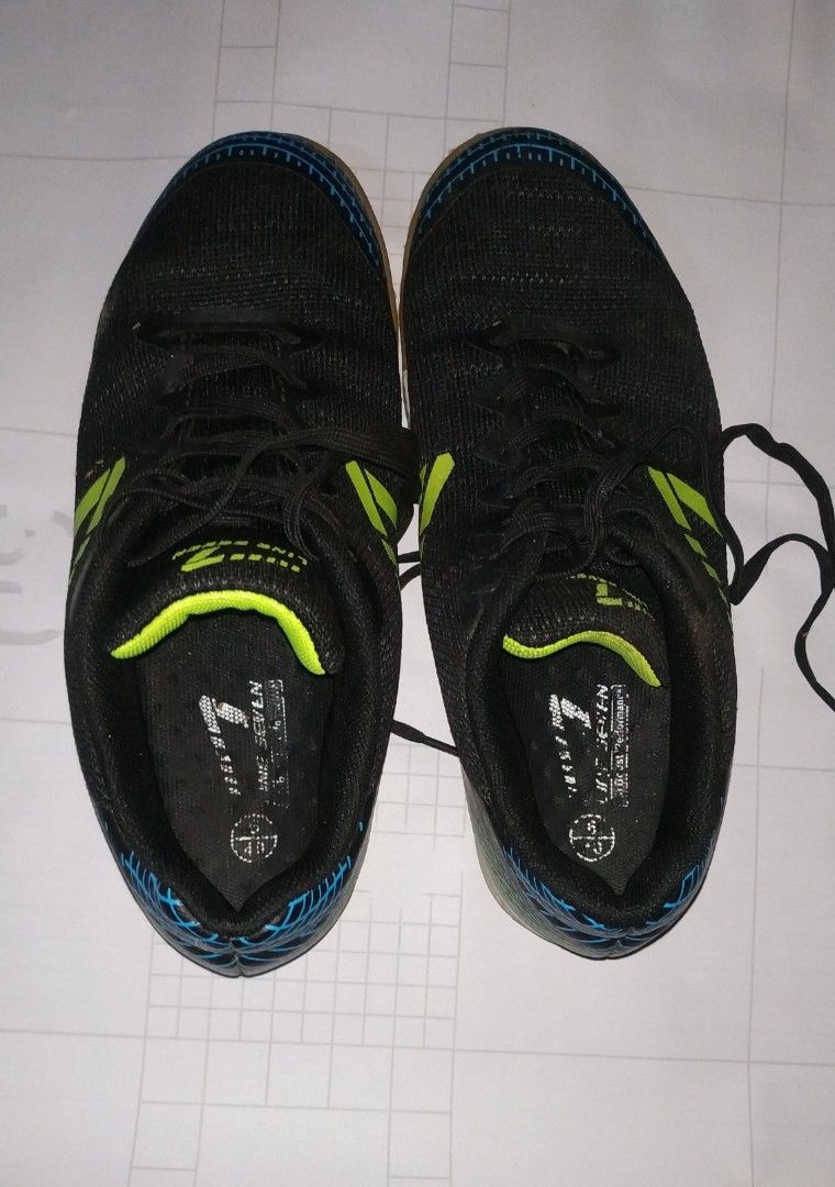 Kasut futsal line 7 sales