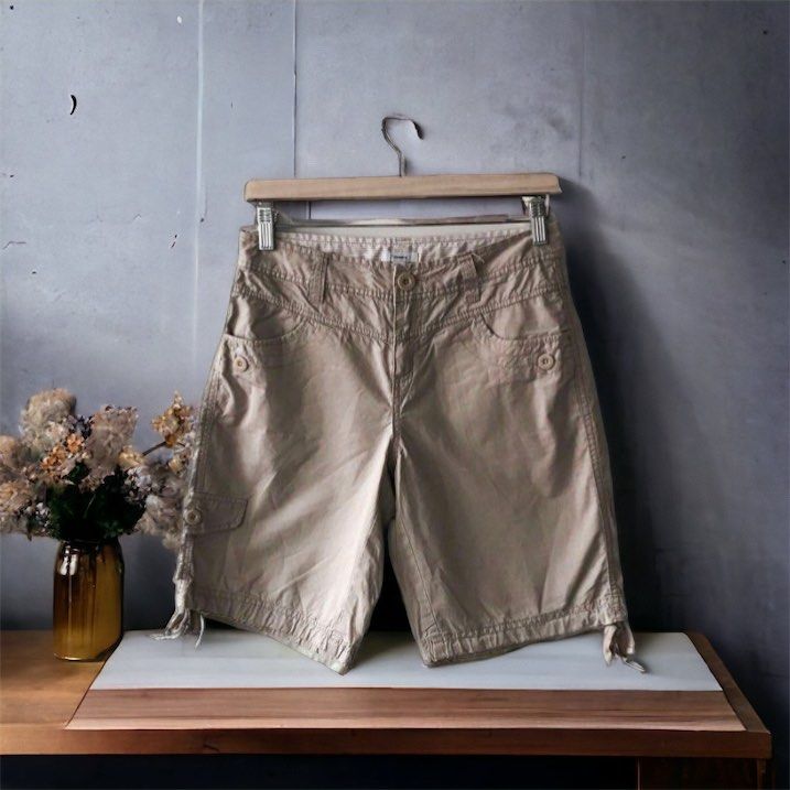 Khaki Shorts Women s Fashion Bottoms Shorts on Carousell