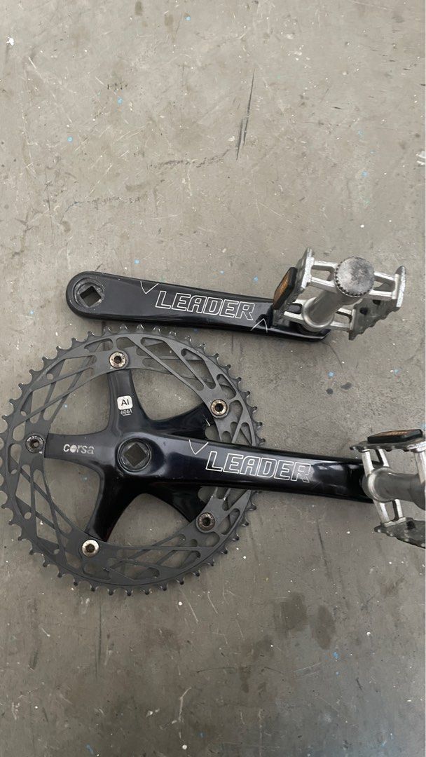 Leader crankset outlet