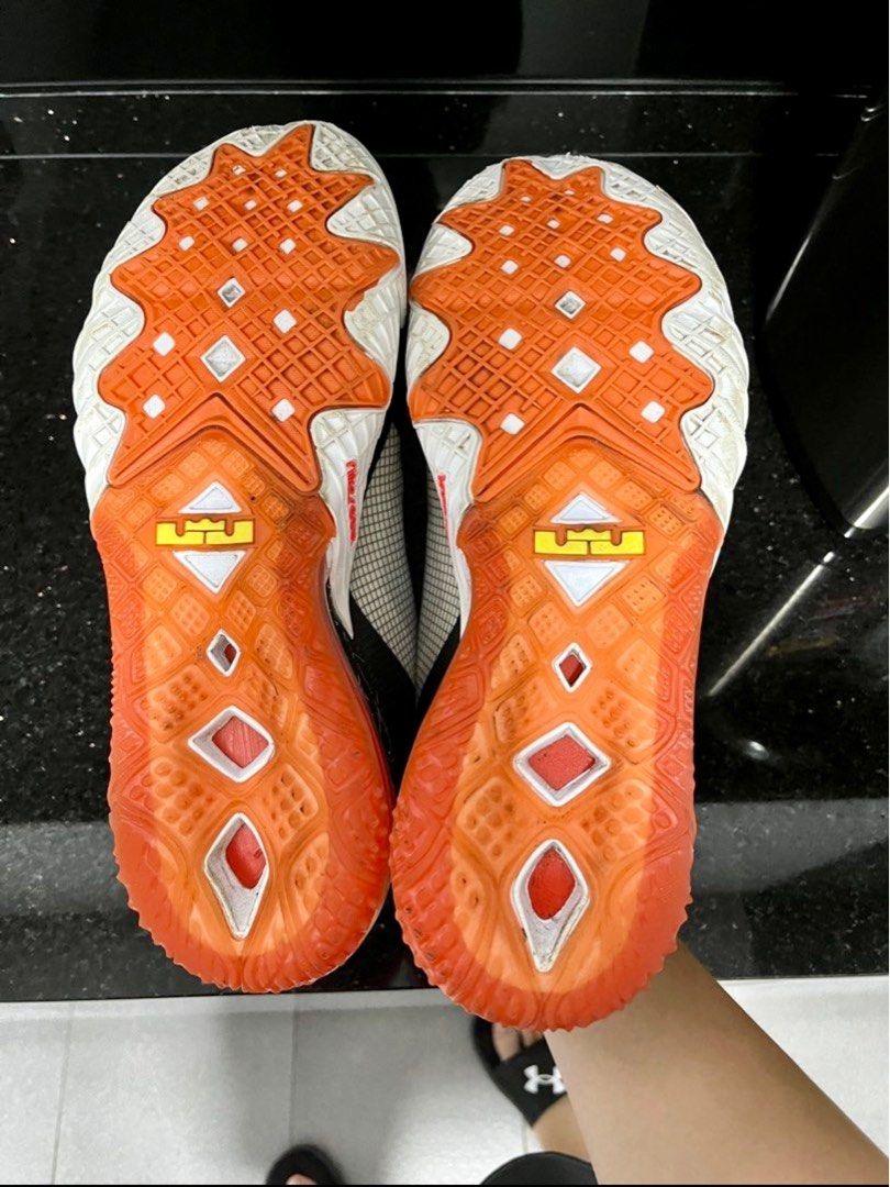 Lebron 18 area 72 outlet