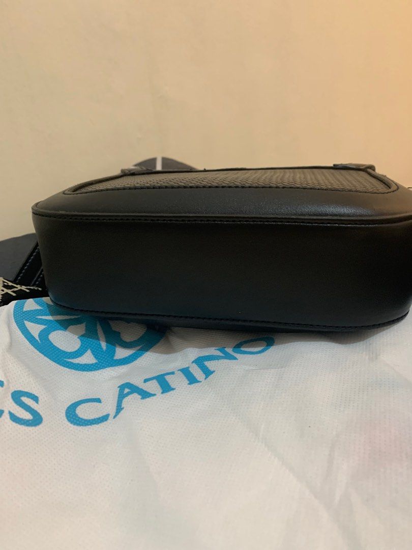 Les castino on Carousell