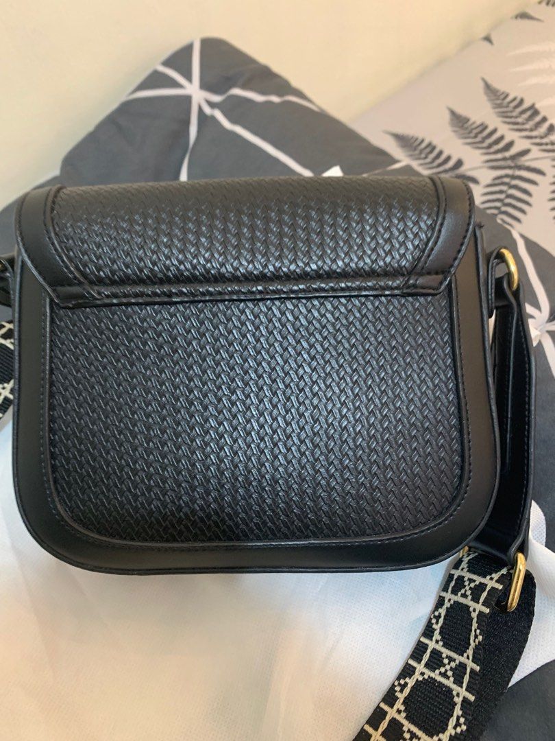 Les castino on Carousell