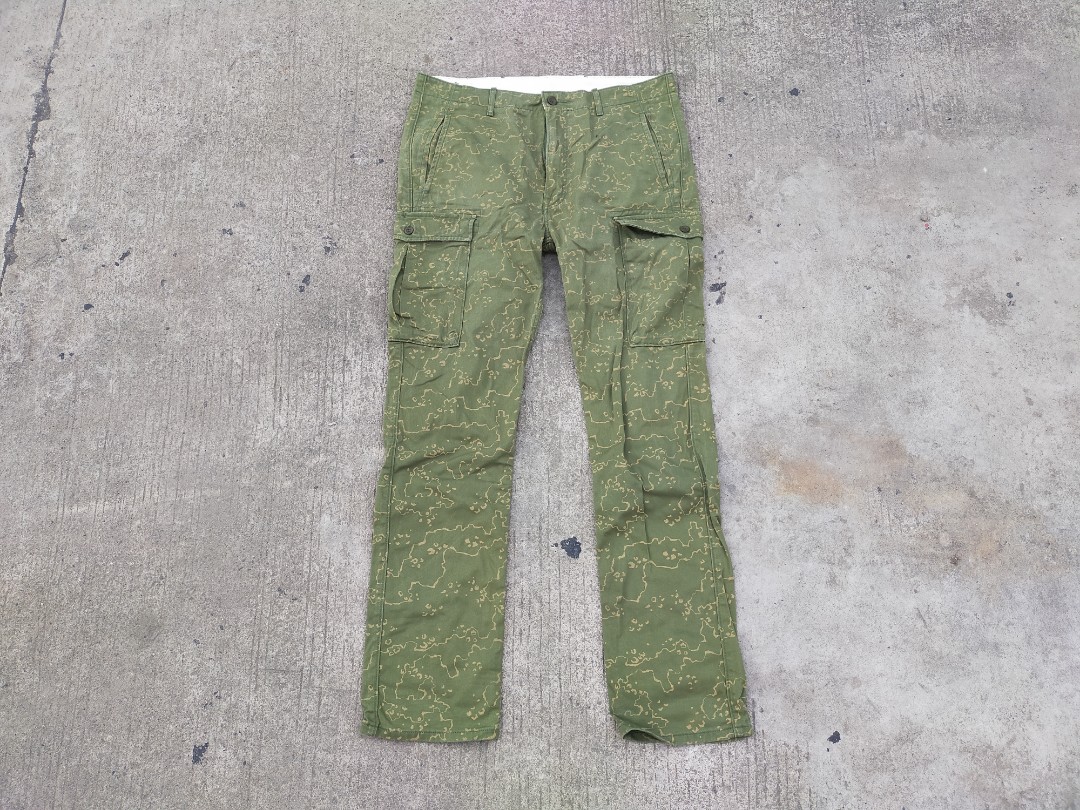 Levi's straight slim fit military camo cargo pants green, Men's Fashion ...