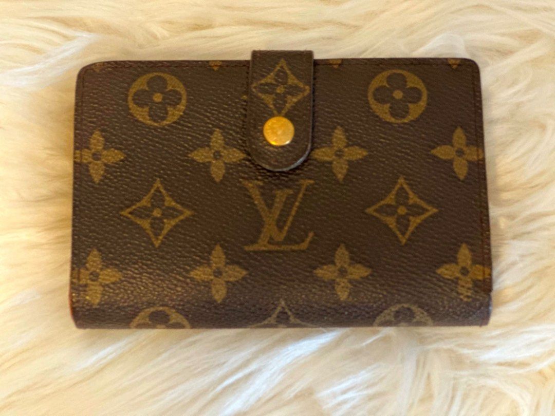 If you need a card holder, I recommend this piece. #louisvuitton