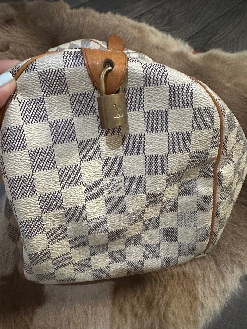 Luis Vuitton Damier Azur Speedy 35 (Category: Luxury Bags & Wallets) located in Taguig. Submitted by theglamhouse (Listing ID 1237407258, Image 3). Description: LV Damier Azur Speedy Bandouliere 30 2017 Collection Good condition with sign of used. Coded.