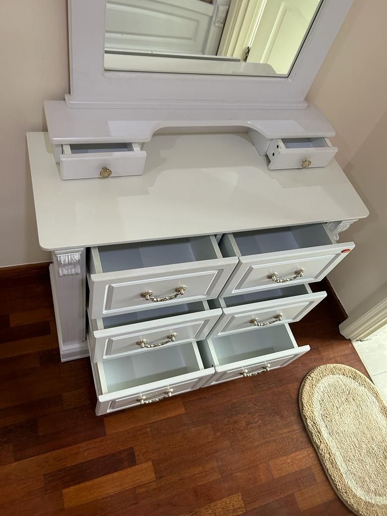 (LAST DAY) Luxurious Vanity Table with Mirror and Drawers, Furniture