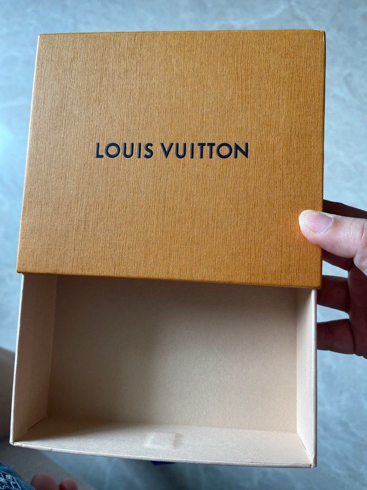 Authentic Louis Vuitton Shipping Box 18 x 13 x 3 Cardboard *Empty* Scarf Box