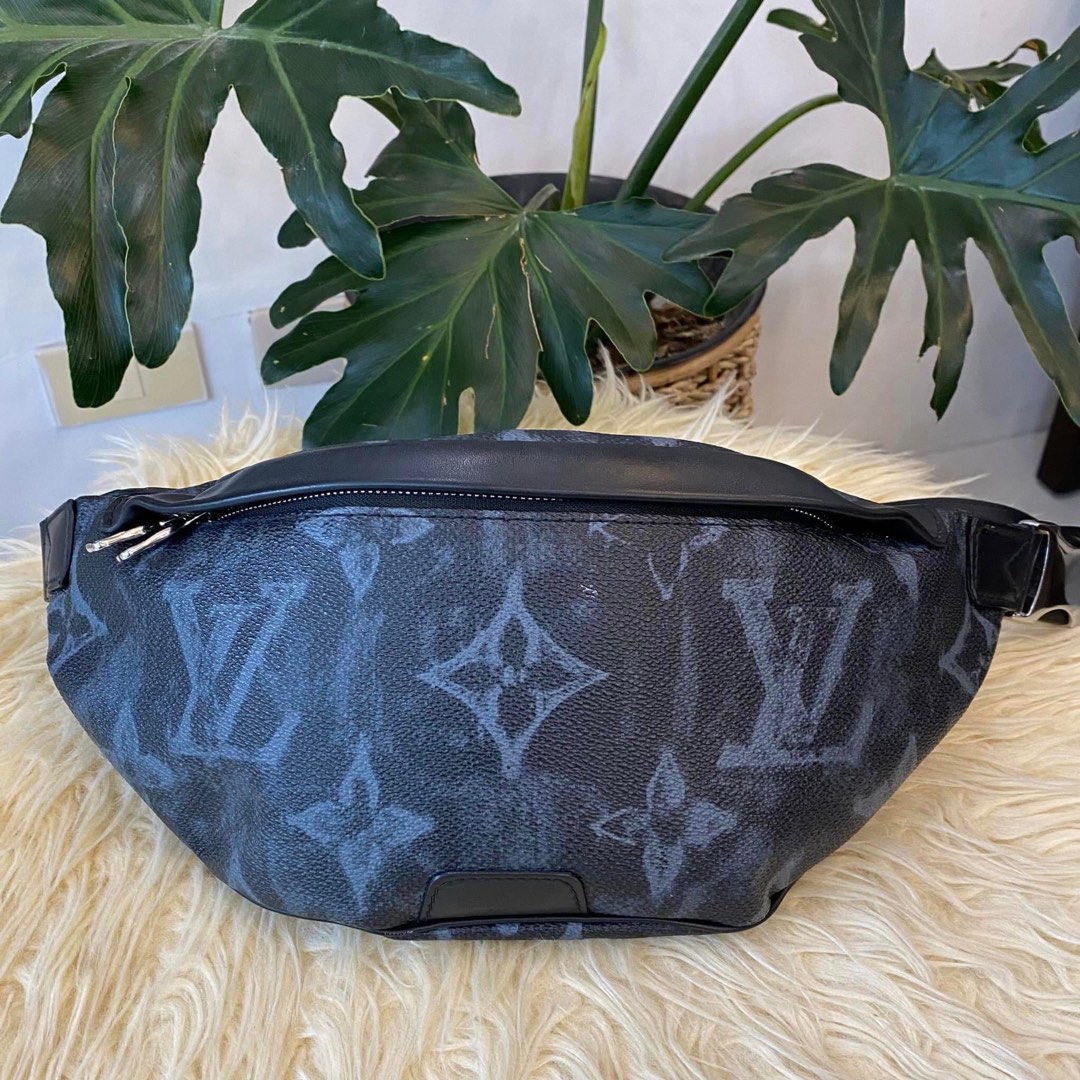 Louis Vuitton Discovery Bumbag Monogram Eclipse, Luxury, Bags & Wallets on  Carousell