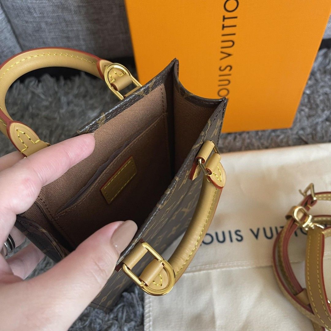 Pink Petit sac plat Louis Vuitton, Luxury, Bags & Wallets on Carousell