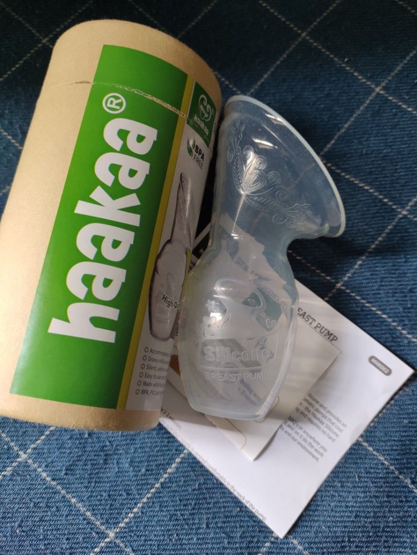 Manual breast pump HaaKaa GEN 1 milk collector, Babies & Kids, Nursing