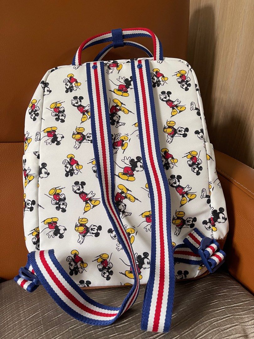 Mickey mouse背包 （分類：多用途袋）位於 Hong Kong。 由 yy.ch 提交（商品編號 1237375620，圖片 3）。簡介： 購自香港迪士尼樂園，全新未用過 交收地點：九龍區，地點再議。