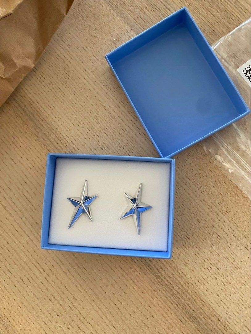 Mugler H M star shaped earring Women s Fashion Watches