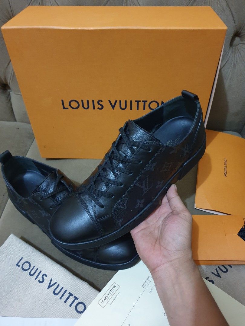 Jual authentic sepatu pria kulit sneakers louis vuitton mulus lv