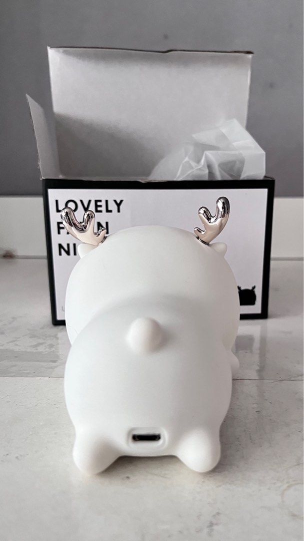Nightlight (Category: Lighting) located in Singapore. Submitted by xtianyunx (Listing ID 1237391843, Image 3). Description: Made of silicon- soft and squishy but get dirty easily Charger will be provided.