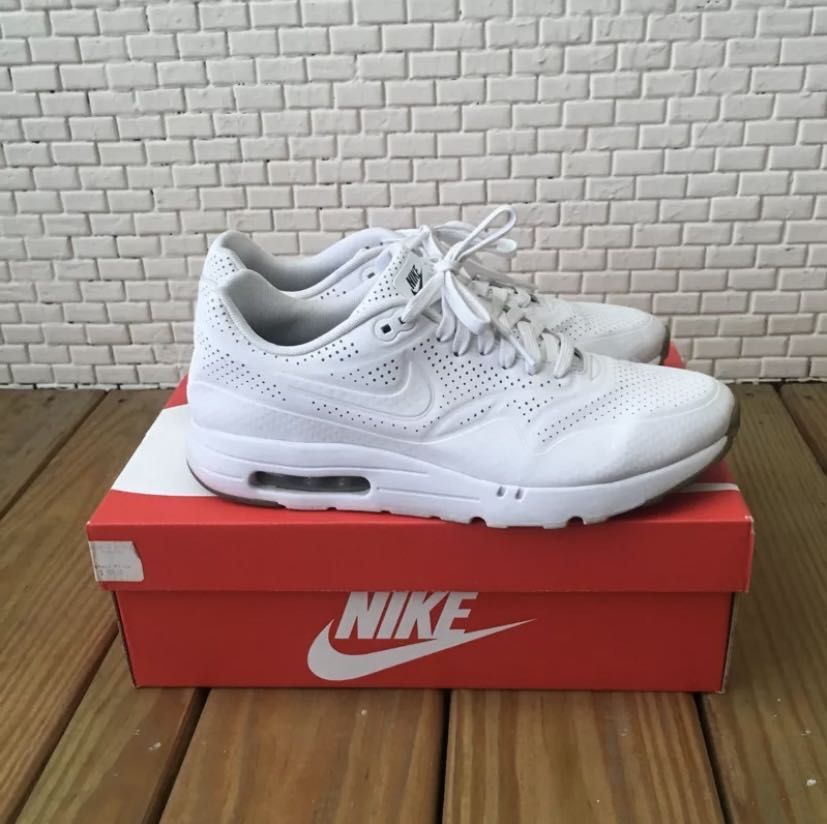 Nike ID Air Max 1 白色球鞋, 他的時尚, 鞋, 運動鞋在旋轉拍賣
