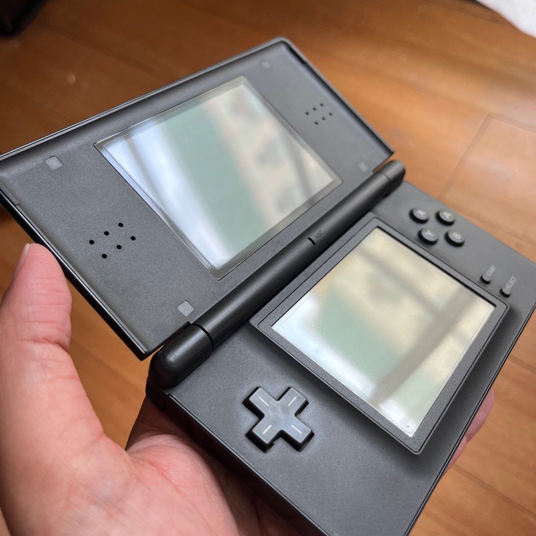 Ds Evolution R4 Nintendo DS complete with R4 and charger, Video Gaming, Video Game ...
