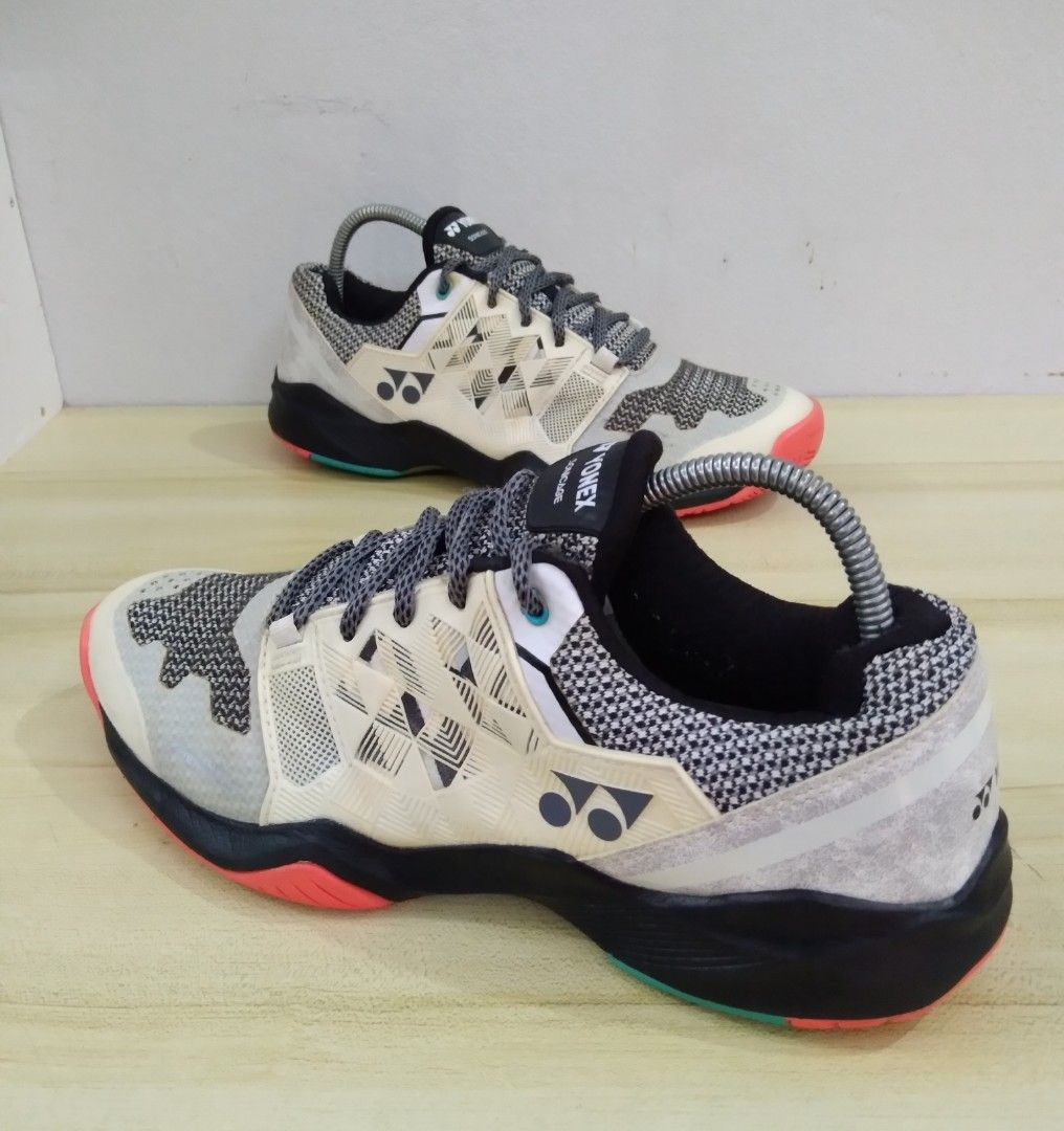 Yonex casual hot sale shoes