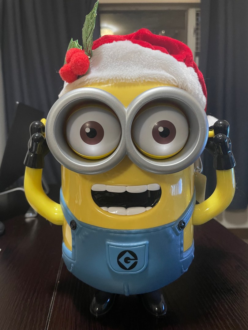 Original USJ Minions popcorn bucket, 興趣及遊戲, 玩具 & 遊戲類 Carousell