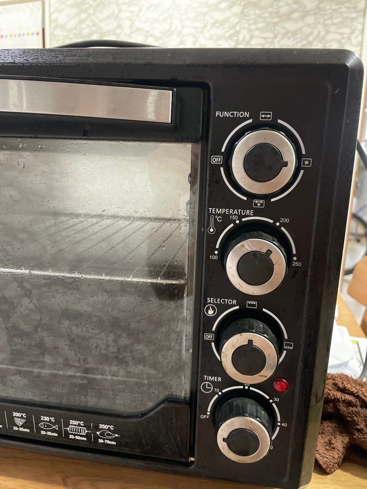 Oven (Category: Ovens & Toasters) located in Singapore. Submitted by rykerkg (Listing ID 1237362954, Image 3). Description: Price Negotiations a bit West areas, FOC Delivery Actually, only used for few time’s already. No longer using anymore then sell it at cheaper price. .