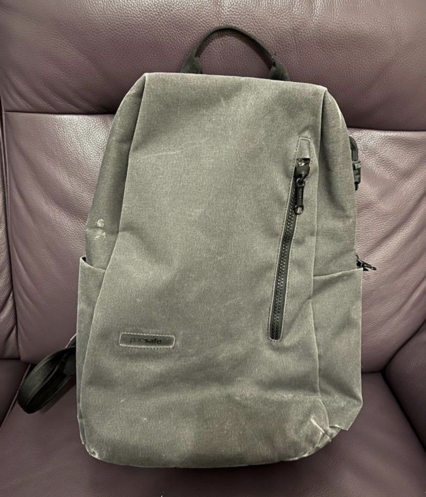 Unbox therapy sales x pacsafe 25l