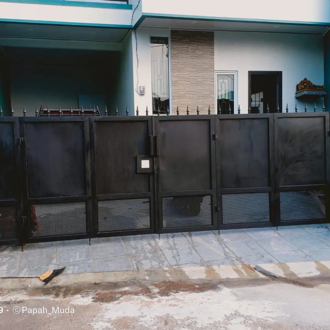 Pagar besi kombinasi plat eser dan expanda, Perabotan Rumah di Carousell