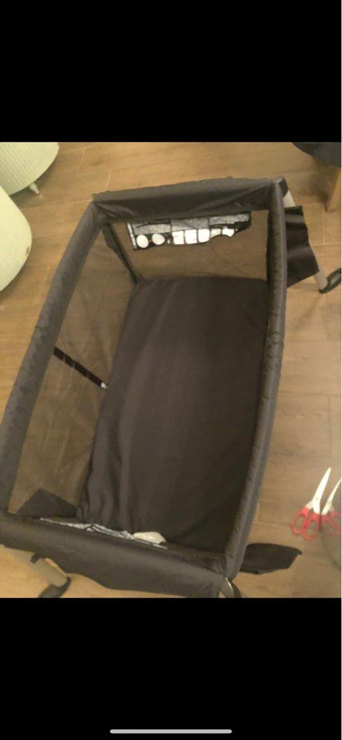 Phil and Teds Travel Cot v4, 兒童＆孕婦用品, 兒童傢具, 兒童傢具 嬰兒床 Carousell