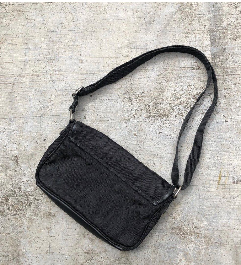 Polo Ralph Lauren Sling Bag 90s/20s, Men's Fashion, Bags, Sling Bags