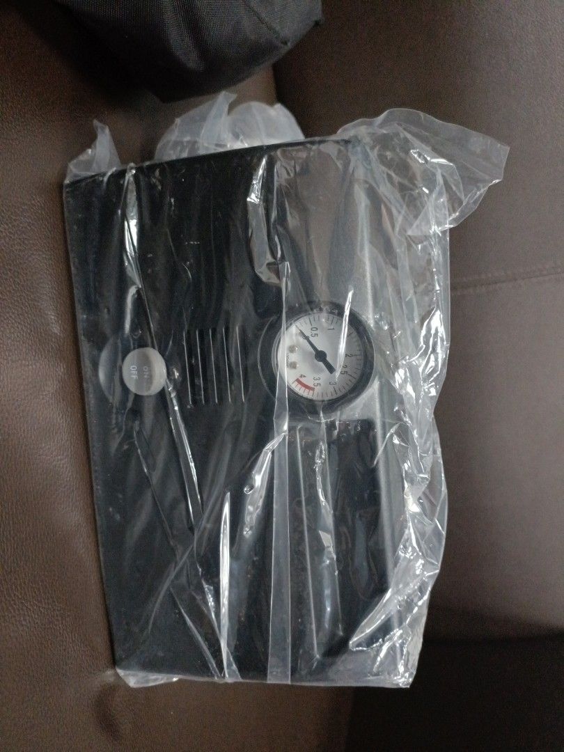 Protable tyre pressure pump, Car Accessories, Tyres & Rims on Carousell